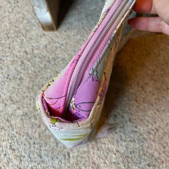 Vera Bradley Floral Fabric Mini Hangs Makeup Bag - Picture 4 of 6